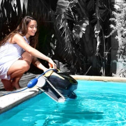 Limpiafondos Eléctrico Dolphin E25 -Piscinas Artículos Tienda limpiafondos dolphin e25 ambiente